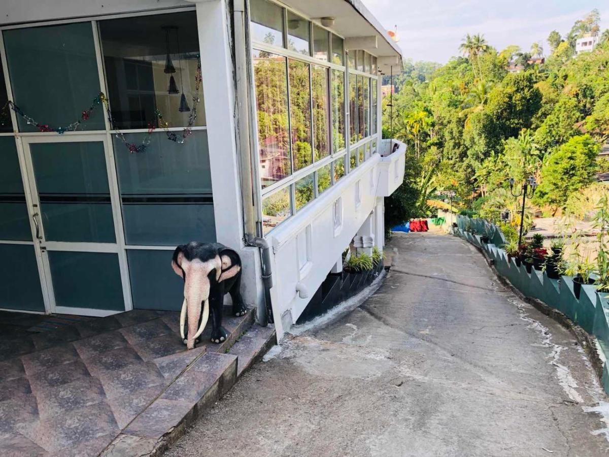 Suisse Villa แคนดี้ ภายนอก รูปภาพ